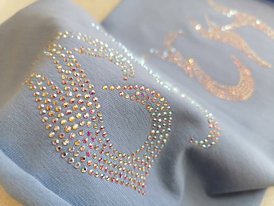 Производство аппликаций из страз. Как заказать термоаппликацию из страз?